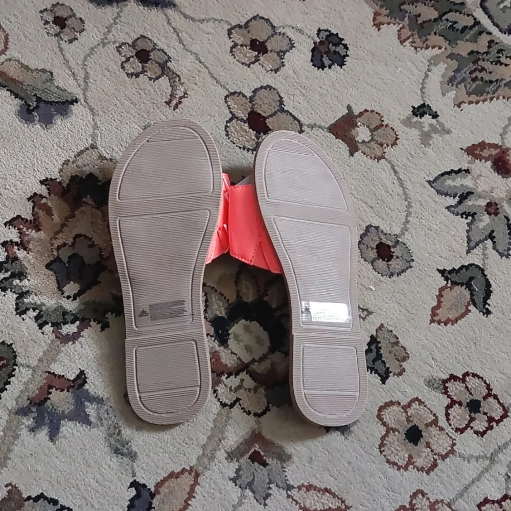 Old Navy Pink Sandals kids,girls - Picture 2 of 2